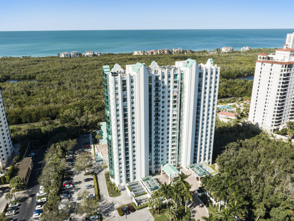 Luxury Penthouse with great view North Naples